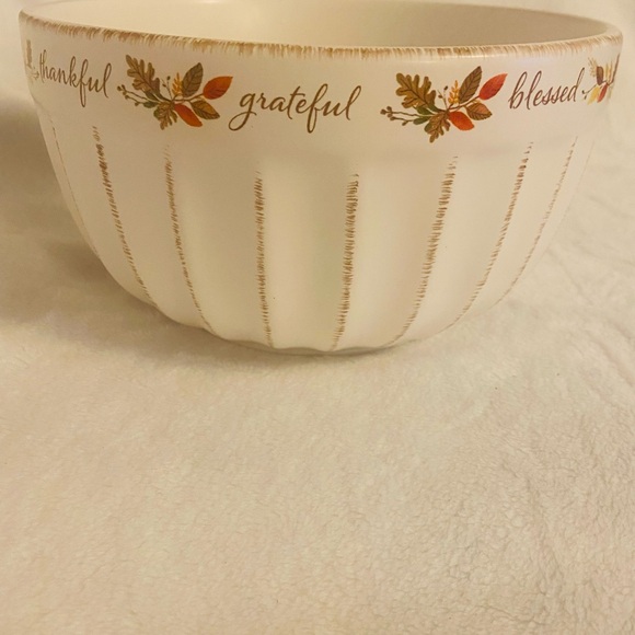 Kitchen/Holiday Mixing Bowl or a simple holiday display Thanksgiving/Fall NWT - Picture 2 of 6